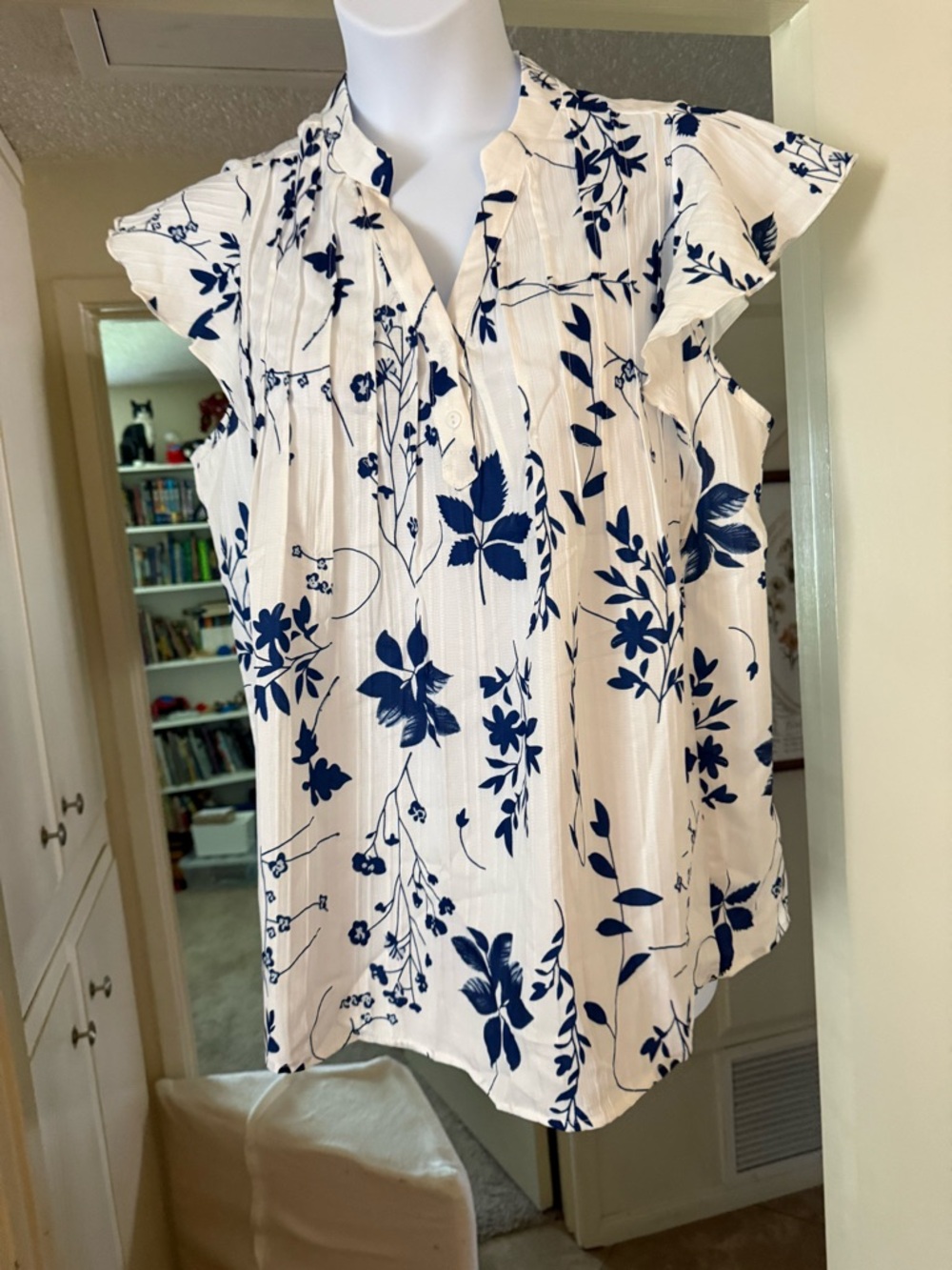 SHEIN White Floral Short Flutter Sleeve Blouse - Navy Print